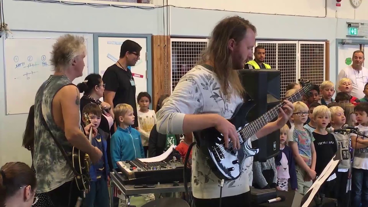 Tillsammans - Hela skolan sjunger lyfter eleverna