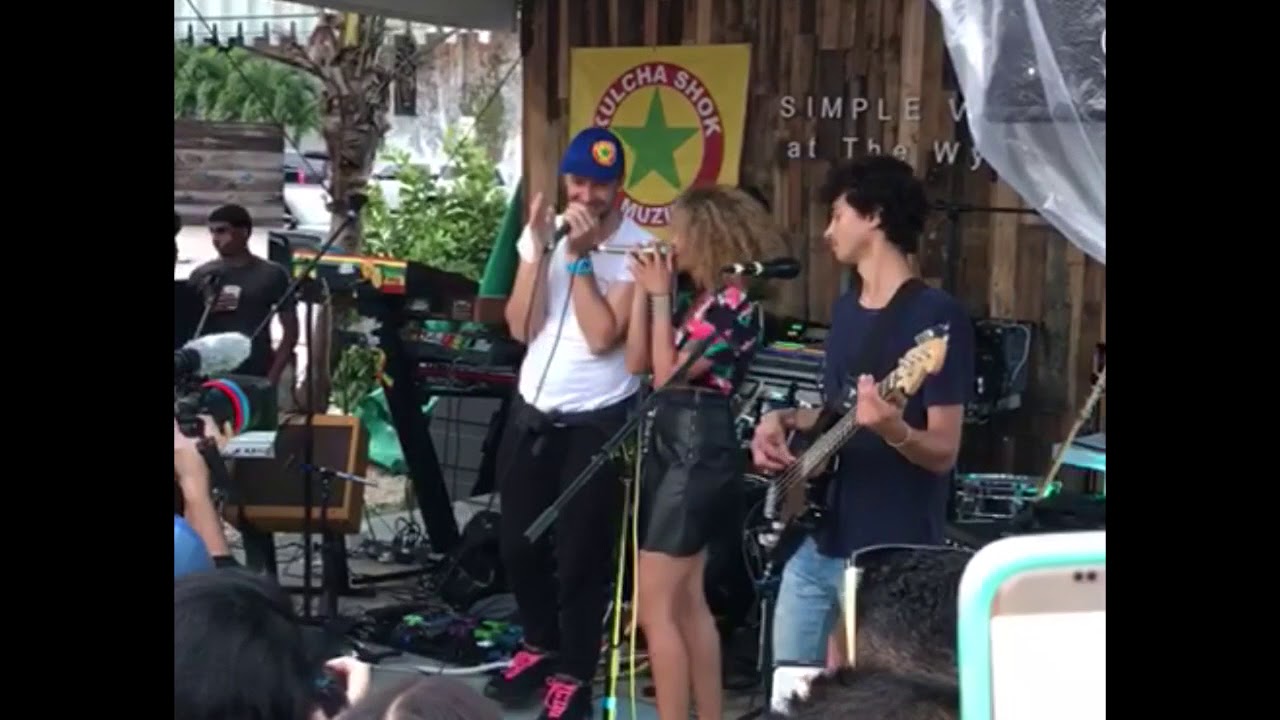 Someone that loves you - Izzi Bizu & Chris Martin (Coldplay)