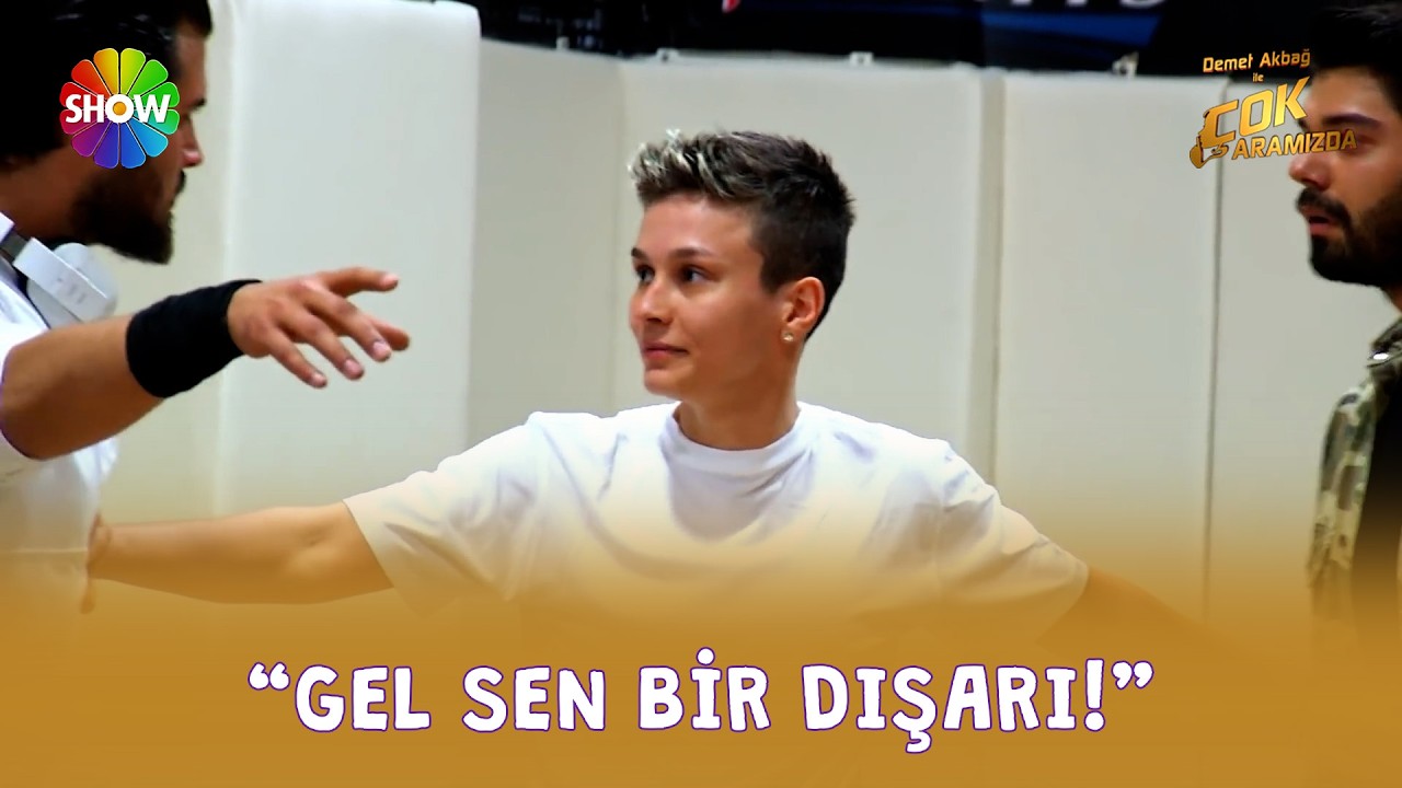 Işıl Alben kıskanç sevgiliyi sakinleştirmeye çalışıyor! | Demet Akbağ ile Çok Aramızda