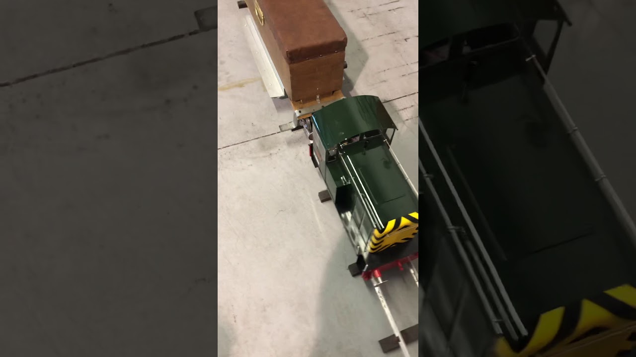 Maxitrak 5 inch Brush model train