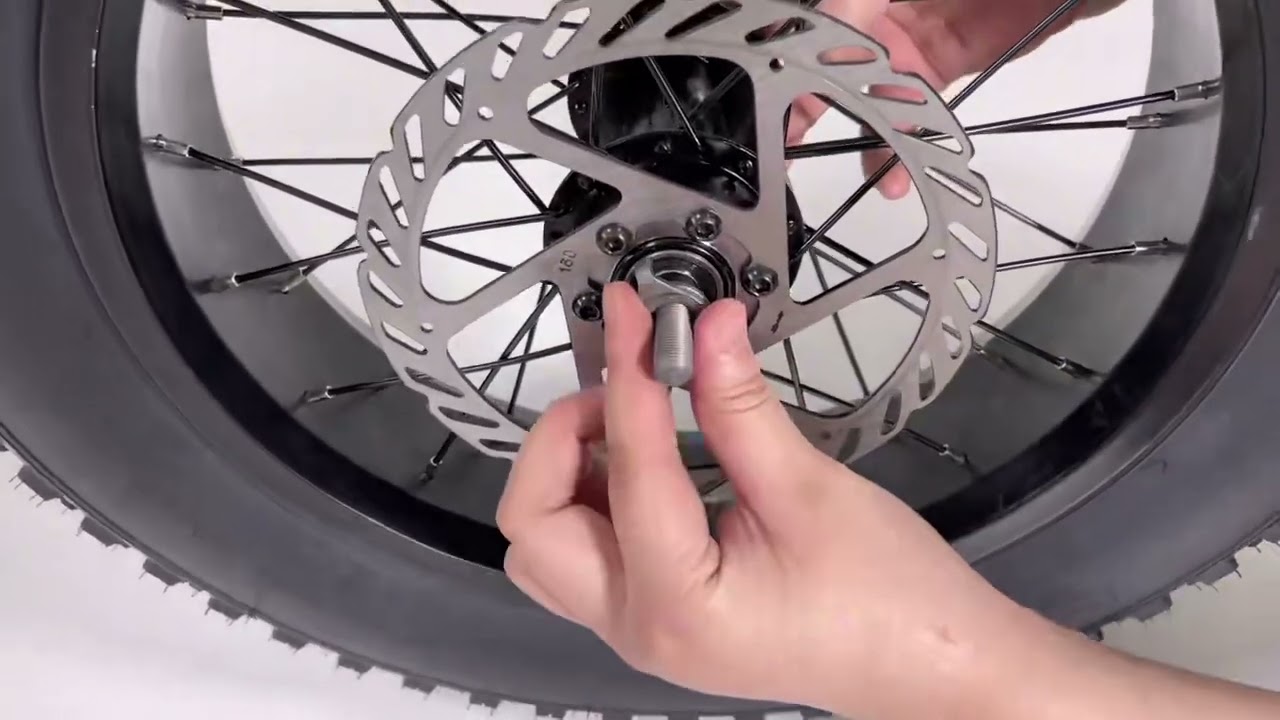 D77 Electric Bicycle Front Wheel Thru Axle Installation Video.D77电动自行车前轮桶轴安装视频