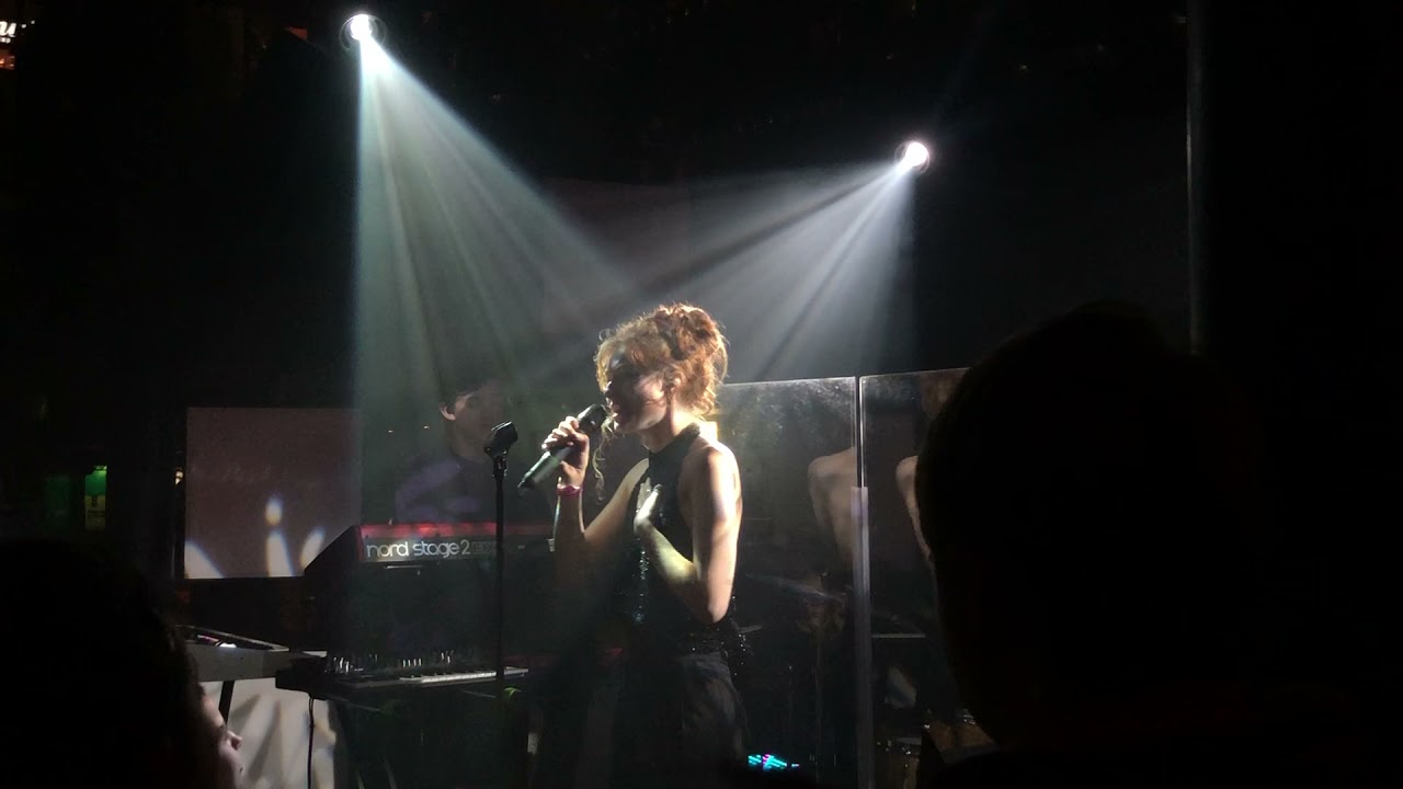 froukje - ik ben bang live - licht en donker tour bitterzoet amsterdam 30/10/2021 late show