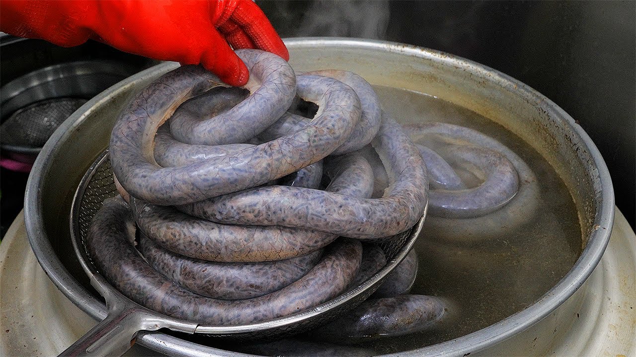 handmade blood sausage making process - soondae / 수제 순대 만들기 / korean street food