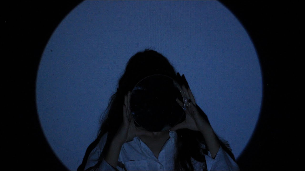 Névoa - No corpo da linguagem | Laura Nomar (Mini-doc com Libras)