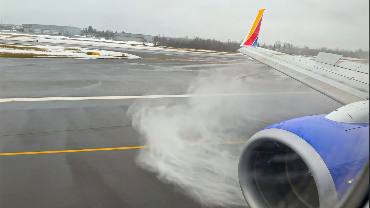 Southwest Airlines B737-7H4 [N940WN] *Wet Landing* | Rochester International Airport