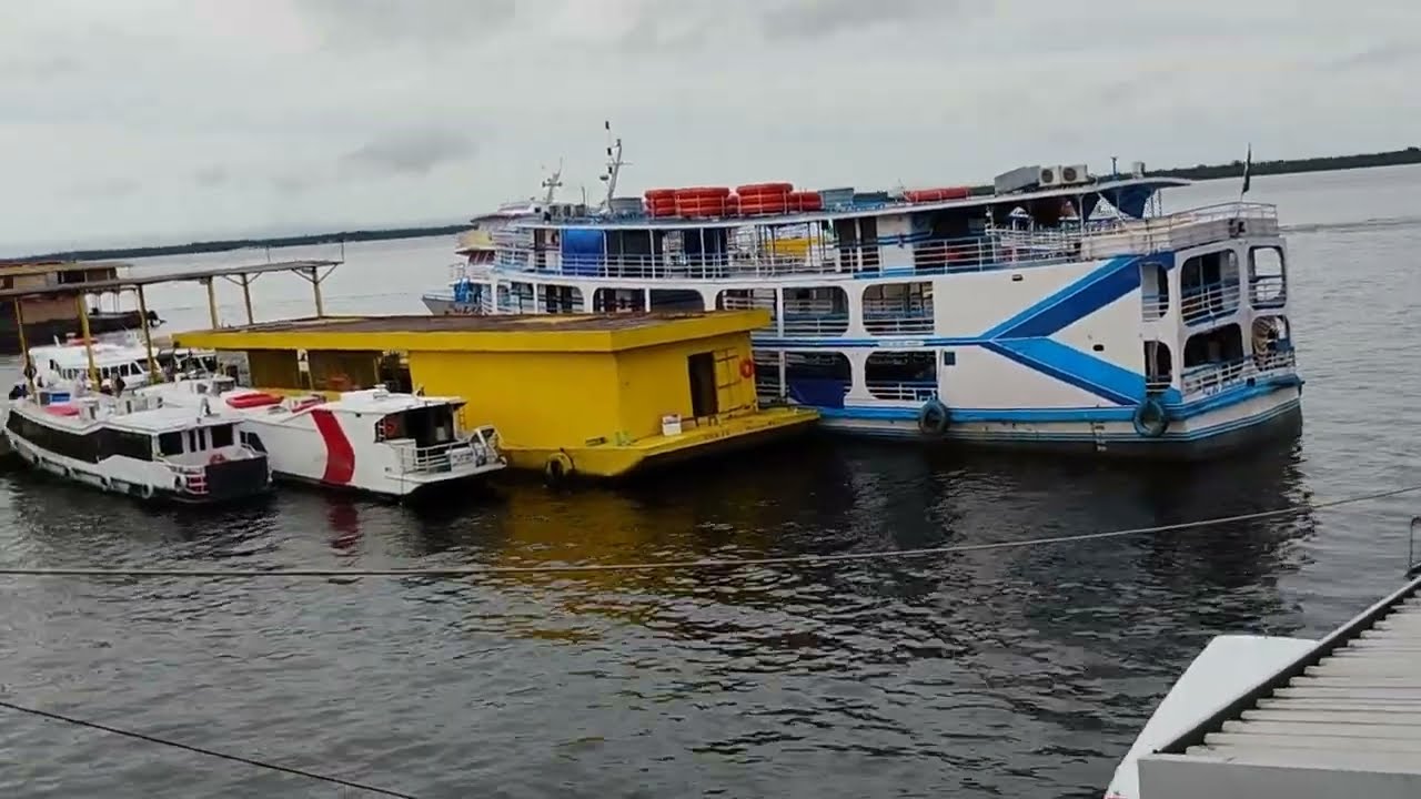 RIO NEGRO MUITO CHEIO EM MANAUS.
