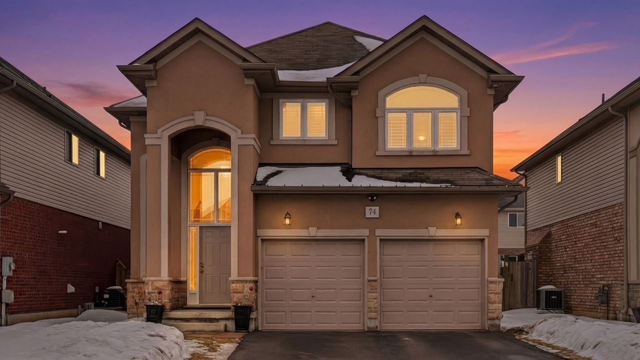 74 Boulder Cr, Hamilton (Stoney Creek Mountain), Ontario
