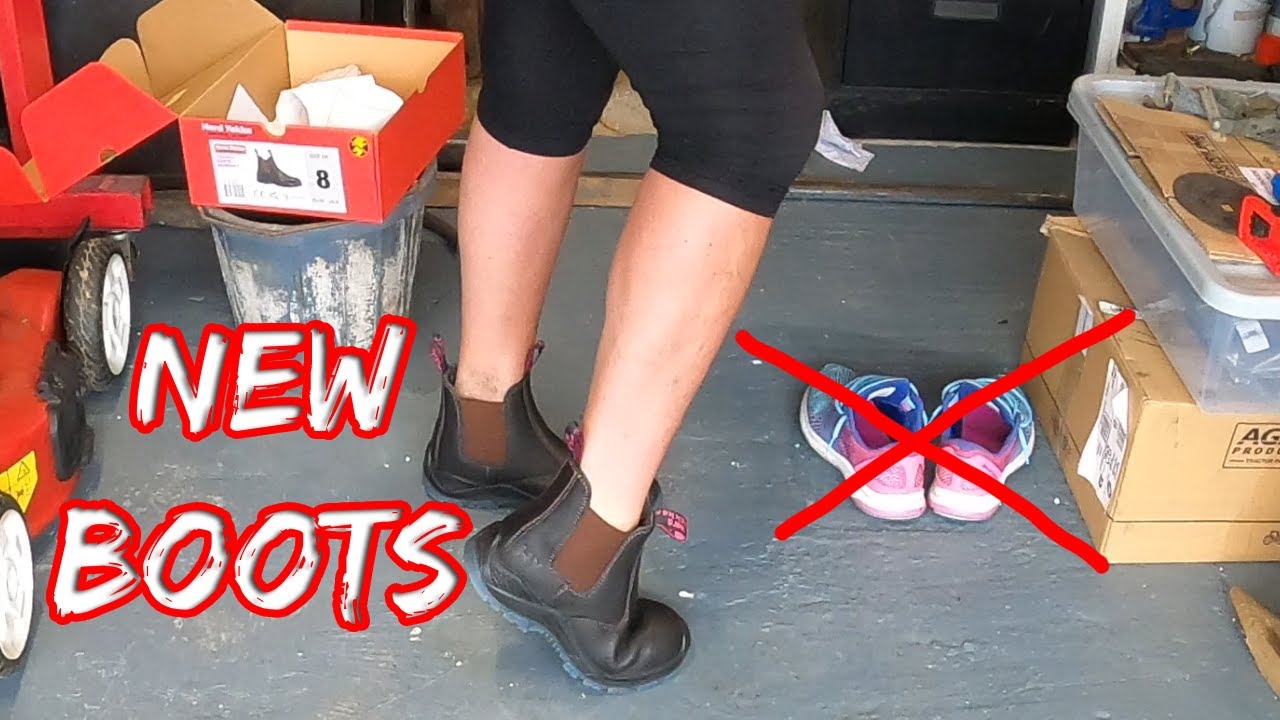 NEW LEATHER RUBBER HEEL SHOE BOOTS FOR MY FEET.  HARD YAKKA SAFETY BOOTS