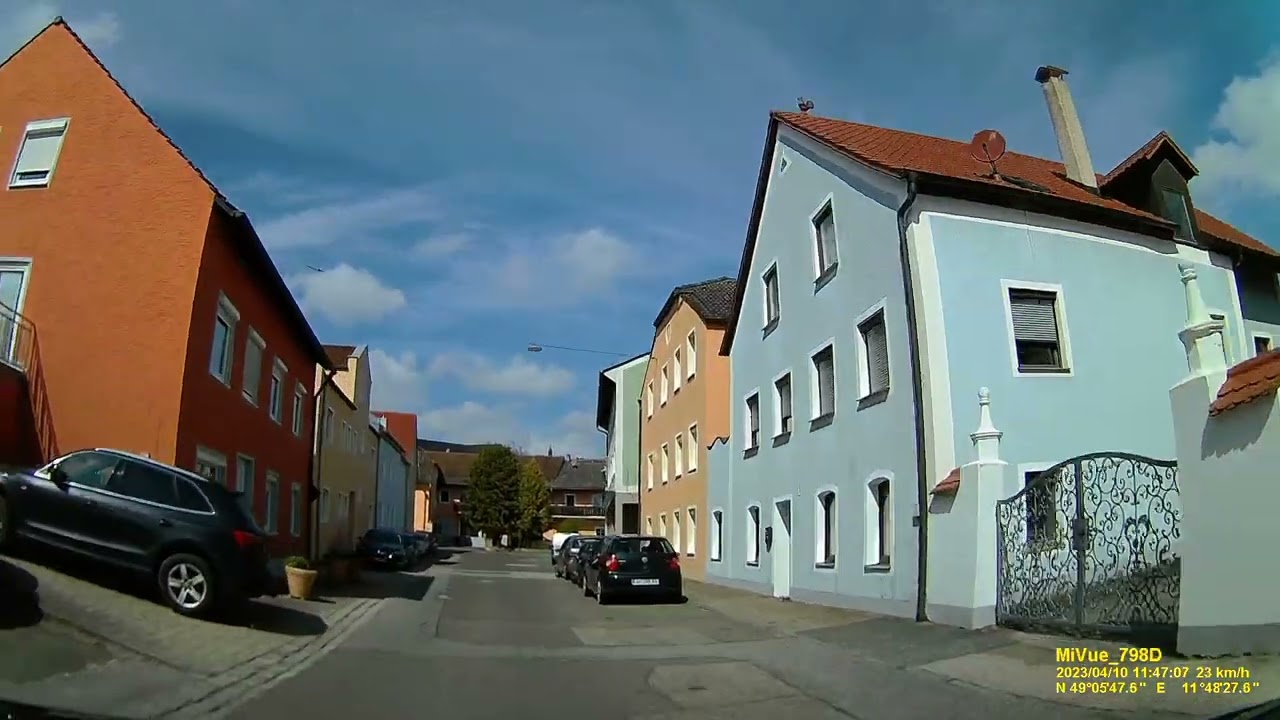 D: Markt Beratzhausen. Landkreis Regensburg. Rundfahrt durch die Ortsmitte. April 2023