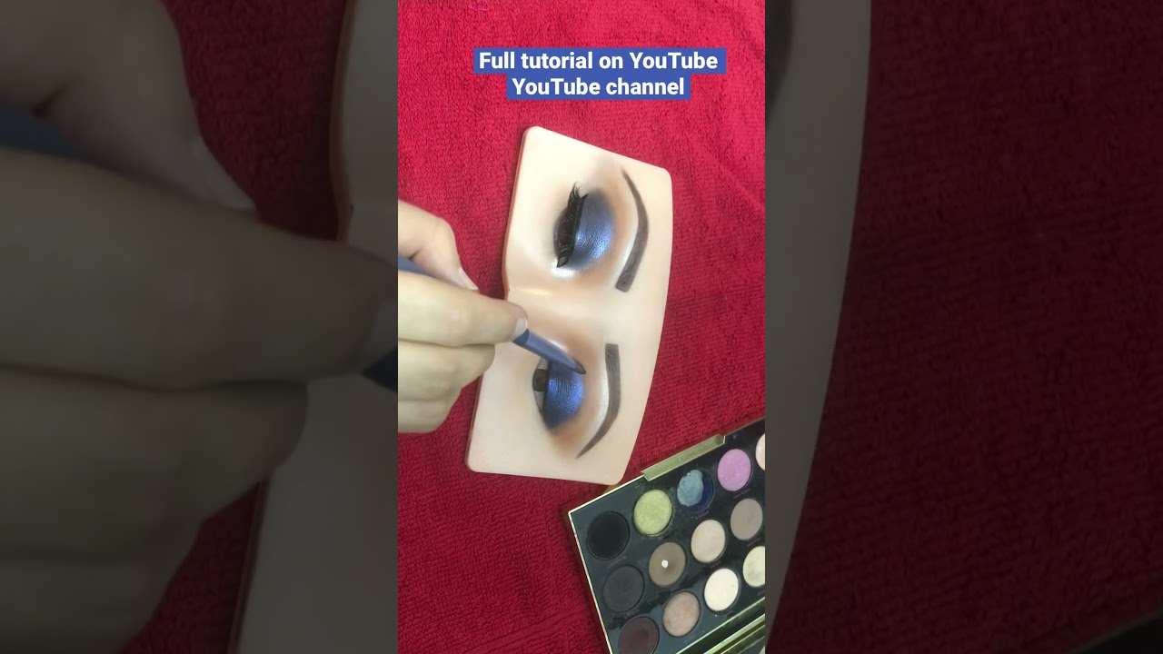 Beautiful navy blue eye makeup for wedding 
