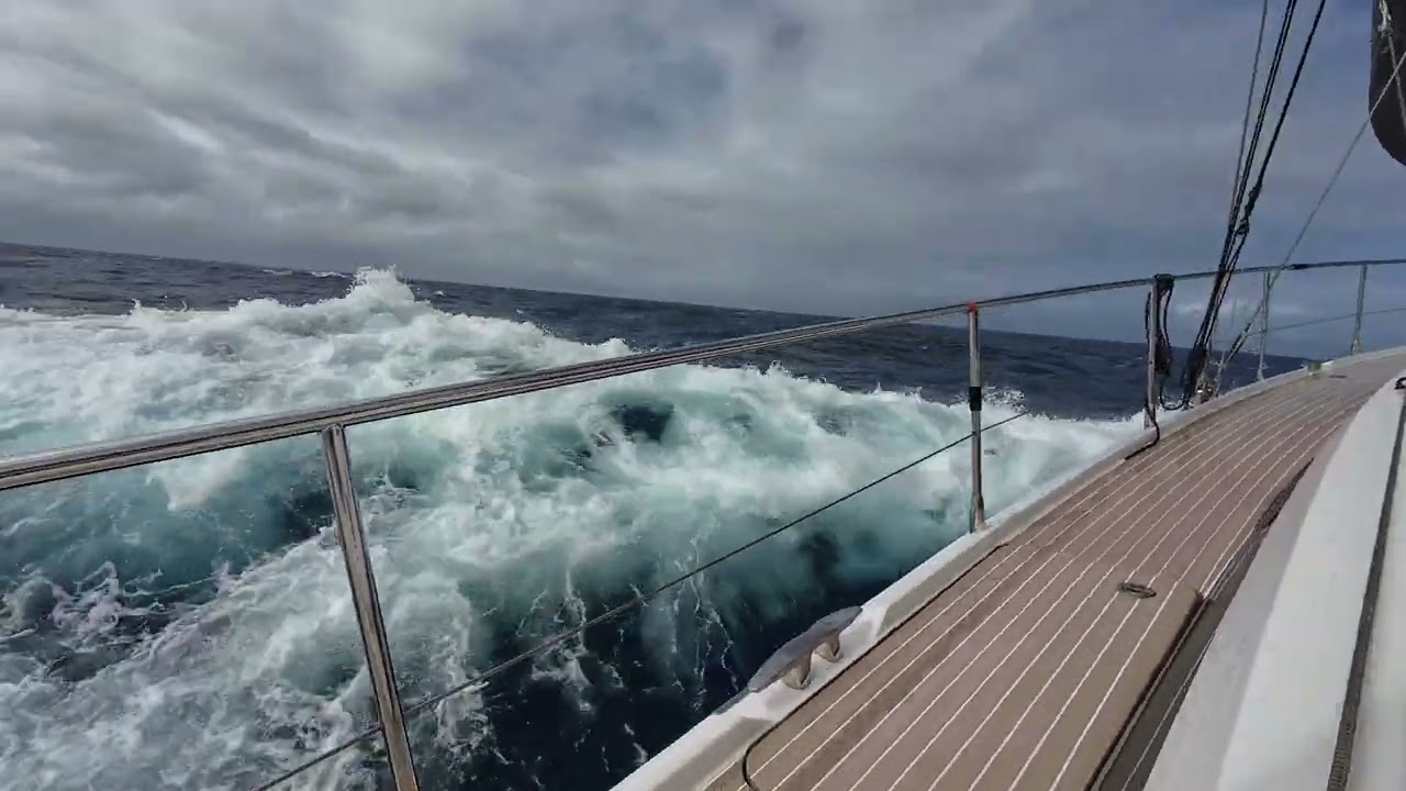 Wild Sail from St. Barts to Sint Maarten – 30+ Knots, Big Waves & 10+ Knot Surfing! 🌊