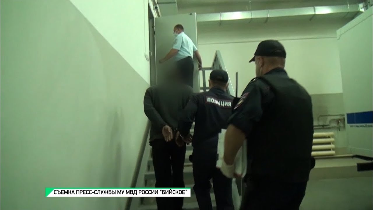 Задержан: похититель 12-летней школьницы конвоирован в Бийск (13.08.21г., Бийское телевидение)