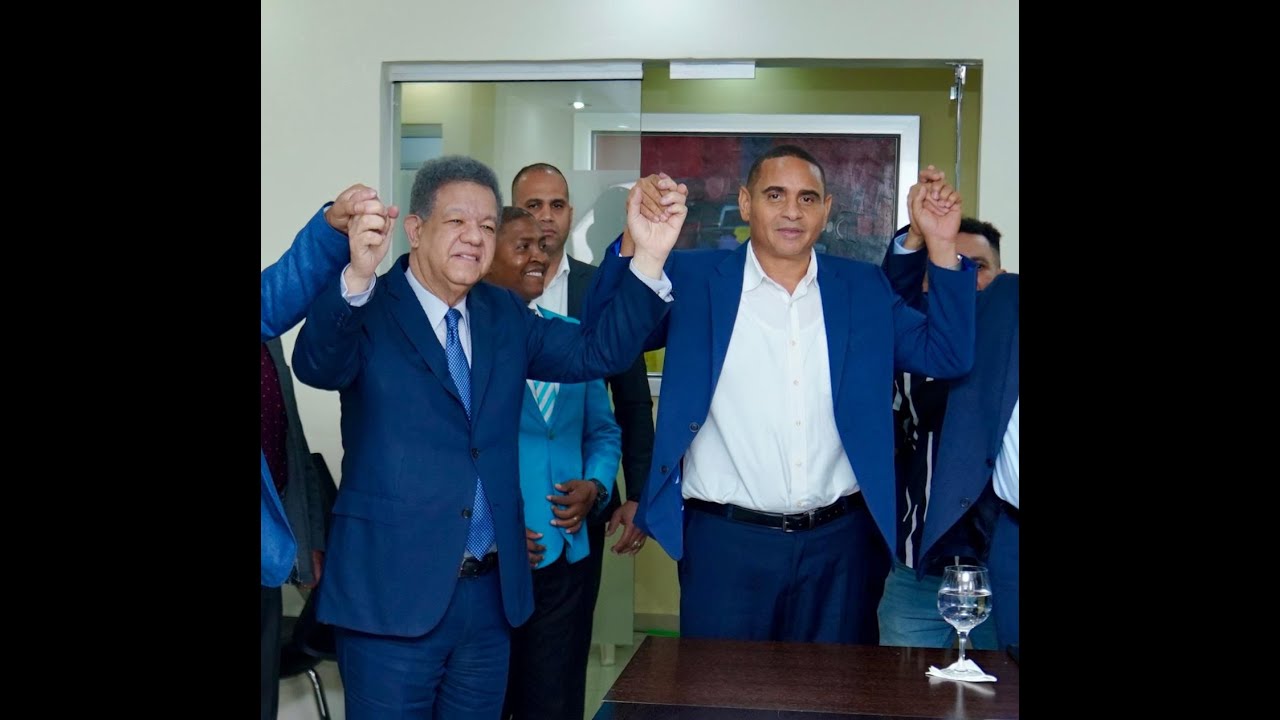 Leonel Fernández juramenta en la Fuerza del Pueblo, hermano de Nelson Arroyo, vicepresidente del PRM