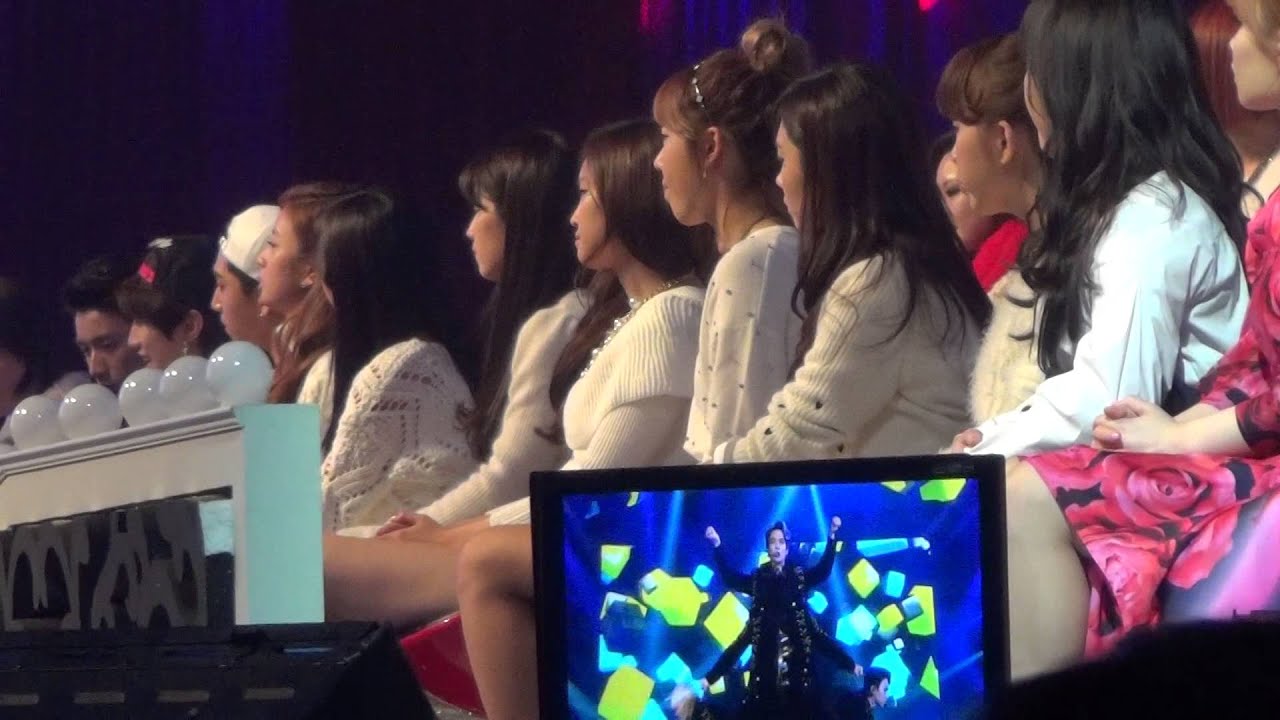 20131229 A-PINK Watching EXO & SHINee @ SBS Gayo Daejun