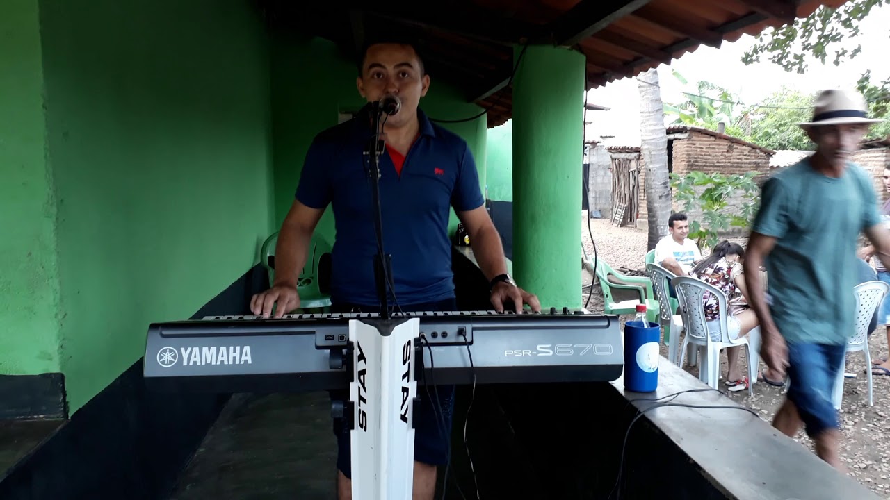 SERESTA NO INTERIOR &Eacute; SHOW-COM GILDENES ARA&Uacute;JO