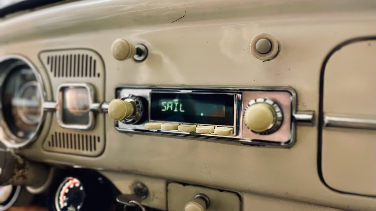 Установка магнитолы RetroSound Hermosa в VW Beetle