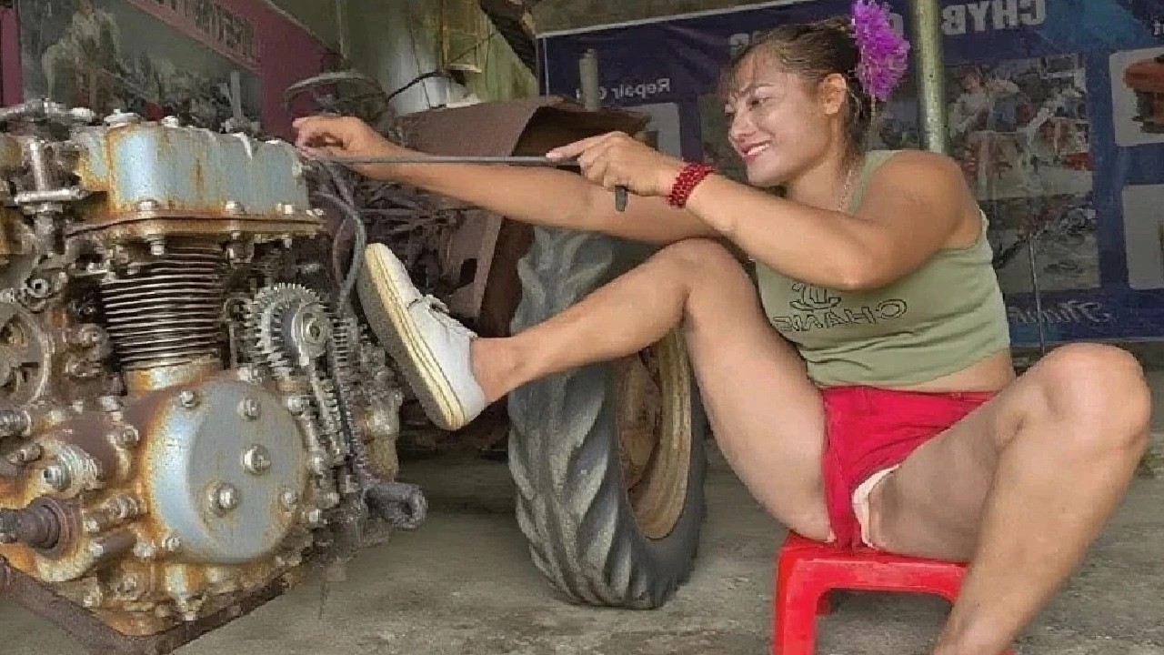 Amazing Talented 18-Year-Old Genius Girl Restores an Old Broken Water Pump Motor – Works Like New!