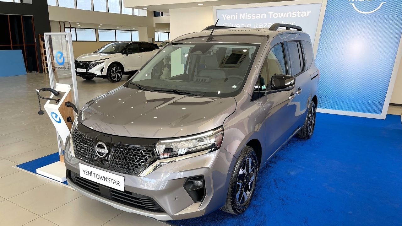 2025 Nissan Townstar Platinum Zero Emission Visual Review! - Practical EV!