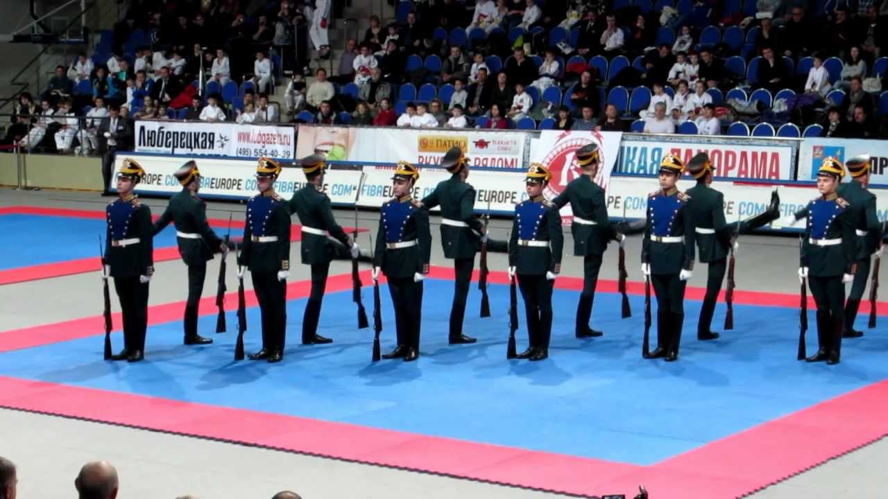 Показательное выступление роты Почетного караула. Вернее это 