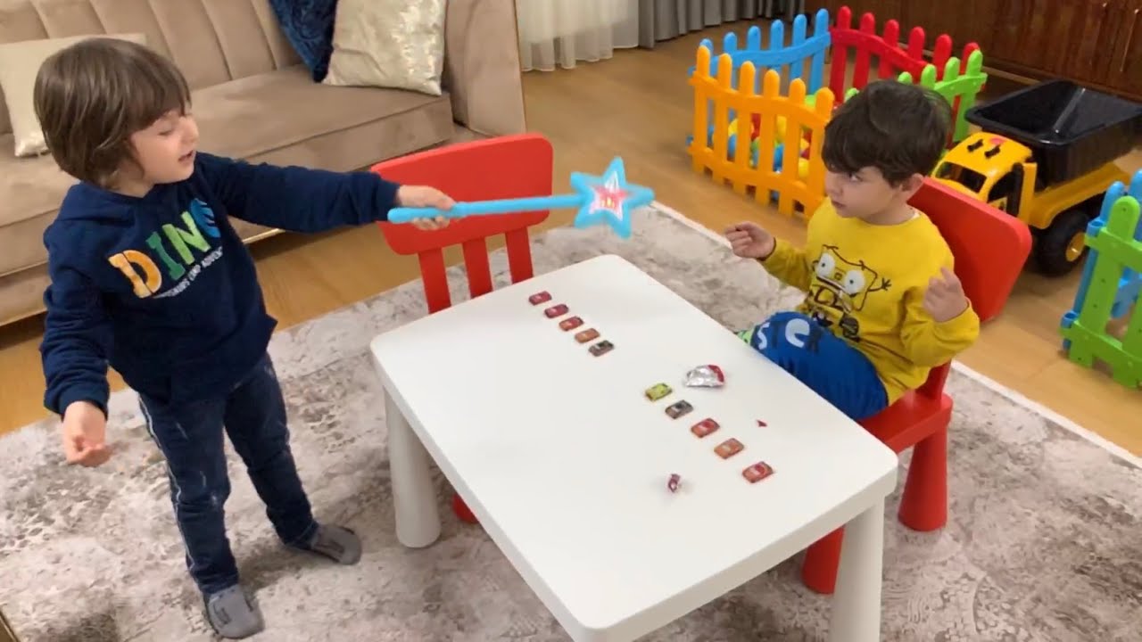 Yusuf ve Fatih selim &ccedil;ikolata istediler ama evde yok😱 Hotwheels arabaları &ccedil;ikolata d&ouml;nd&uuml;rd&uuml;ler🤩👻