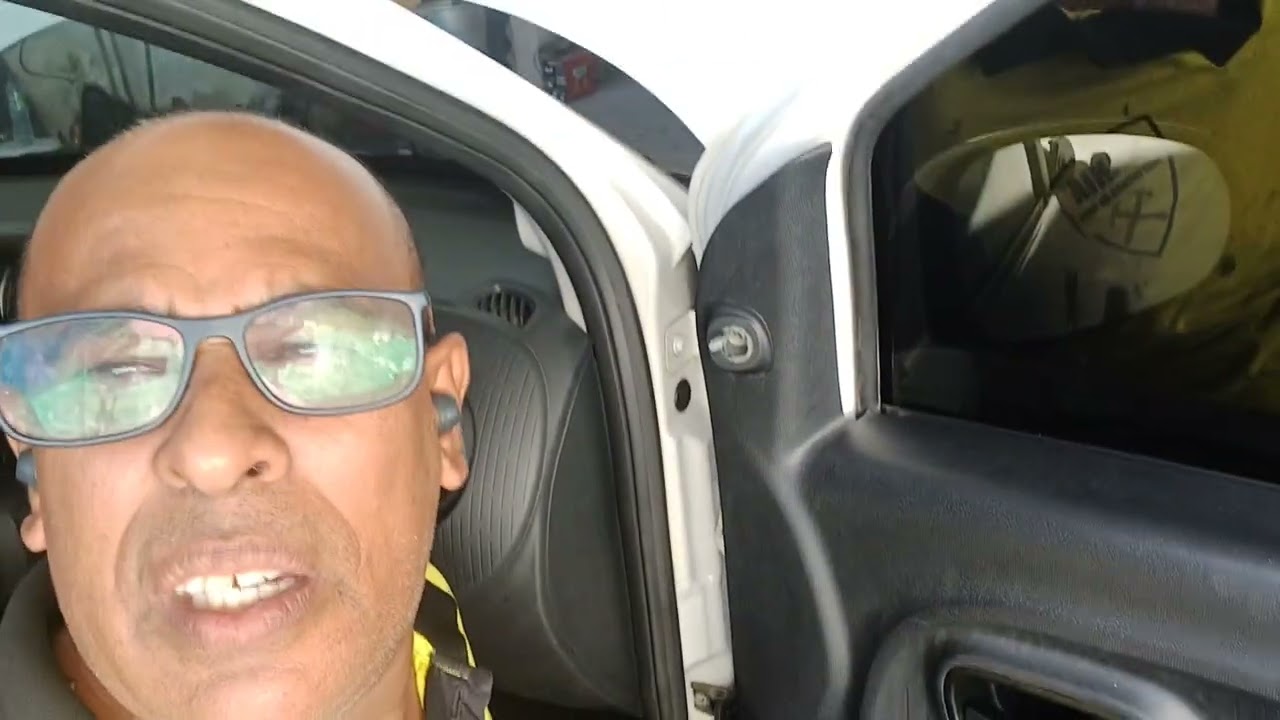 dica de como tira o retrovisor do mobi sem tira o forro de porta fácil e rápido!