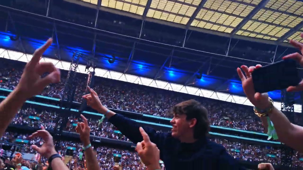 Some Might Say, Oasis live at Wembley 26th July 2025.