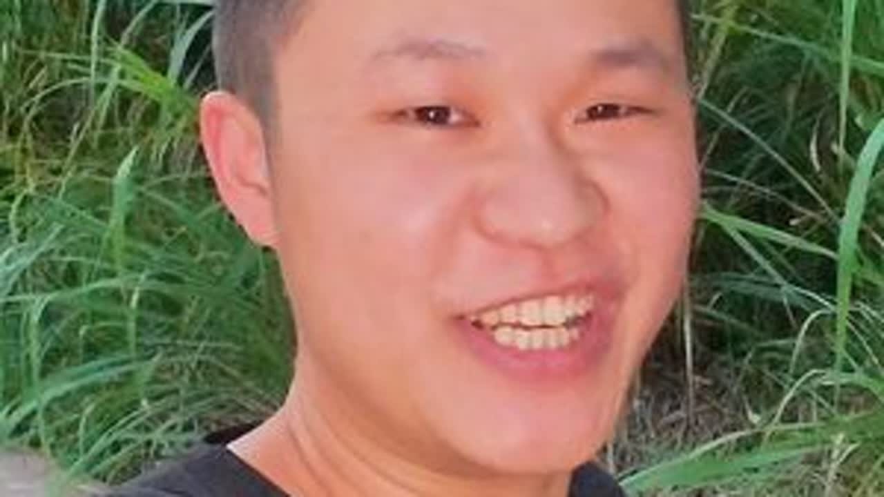重庆持续高温憋得全家整天都不敢出门，太阳落山小冯带上一家老小赶回老家去散步透气，眼见老屋尽塌，爷爷一句话逗笑全家#青年创作者扶持计划 #vlog十亿流量扶持计划 #记录真实生活 #我的乡村生活 ...