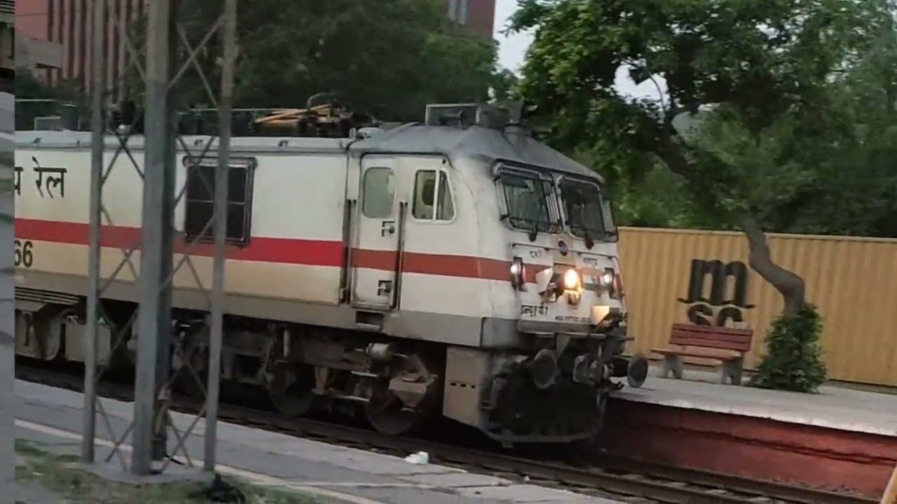 Perfect Crossing Train || LHB Coach Electric Train Indian Railways || WAP-7 Electric Locomotive