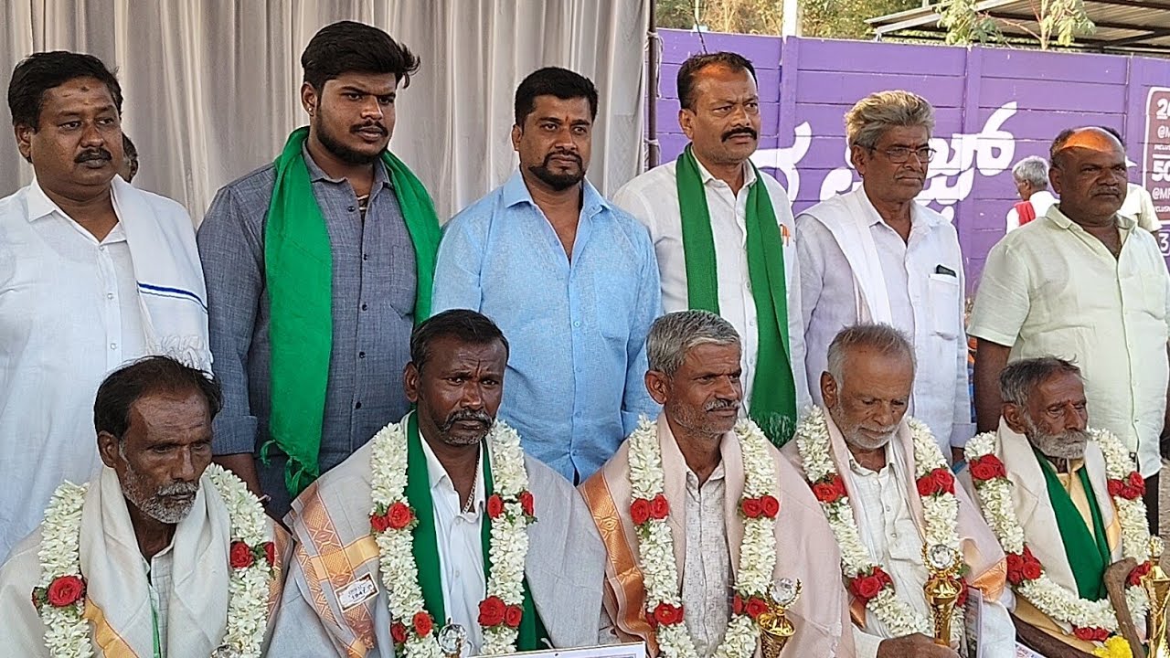 ಕೆಂಗಲ್ ದನಗಳ ಜಾತ್ರೆಯಲ್ಲಿ ಅತ್ಯುತ್ತಮ ಹಸುಗಳನ್ನು ಹೊಂದಿರುವ ರೈತರಿಗೆ ಬಹುಮಾನ ವಿತರಣೆ,ಆಯೋಜನೆ ಶ್ರೀ ಲೋಕೇಶ್ ರಿಂದ!!