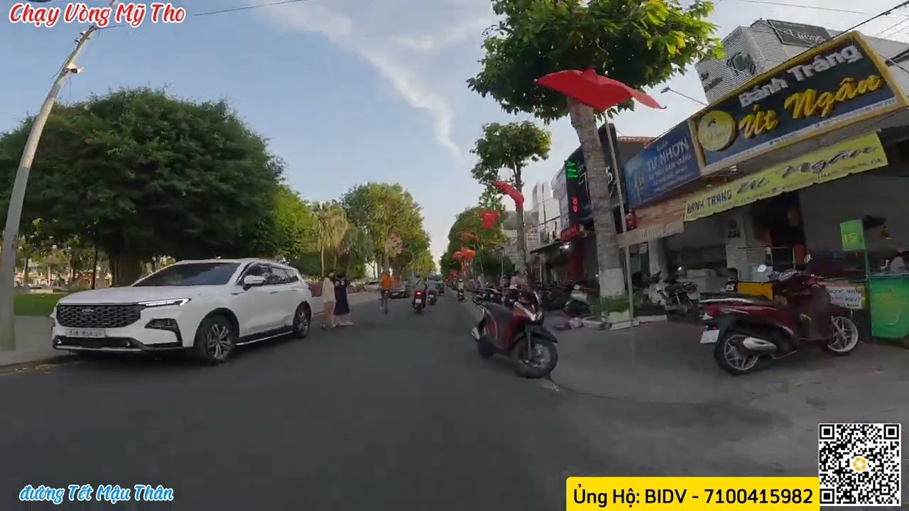 Đường Tết Mậu Thân treo cờ buổi chiều rất đẹp | Chạy Vòng Mỹ Tho