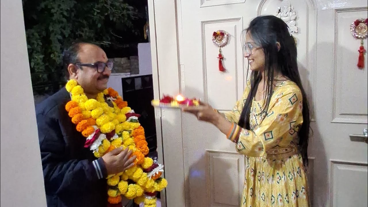 शास्त्रीजी माँ कामख्या के दरबार से अपने घर पधारे तब उनके परिवार  द्वारा उनका भव्य स्वागत किया 