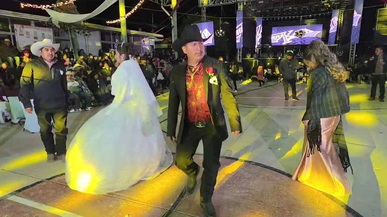 Boda de Alfonso y Laura en Independencia San Juan Mixtepec Juxtlahuaca Oaxaca México Region Mixteca 