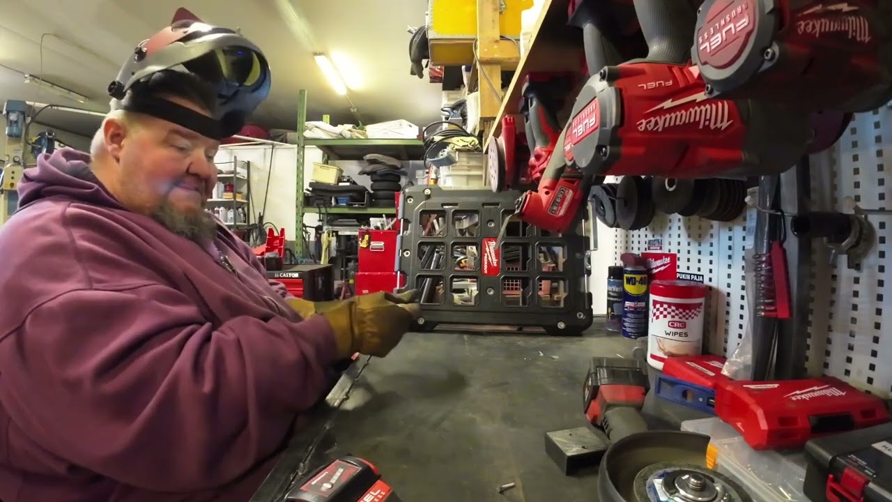 Milwaukee seinätelineen laittoa