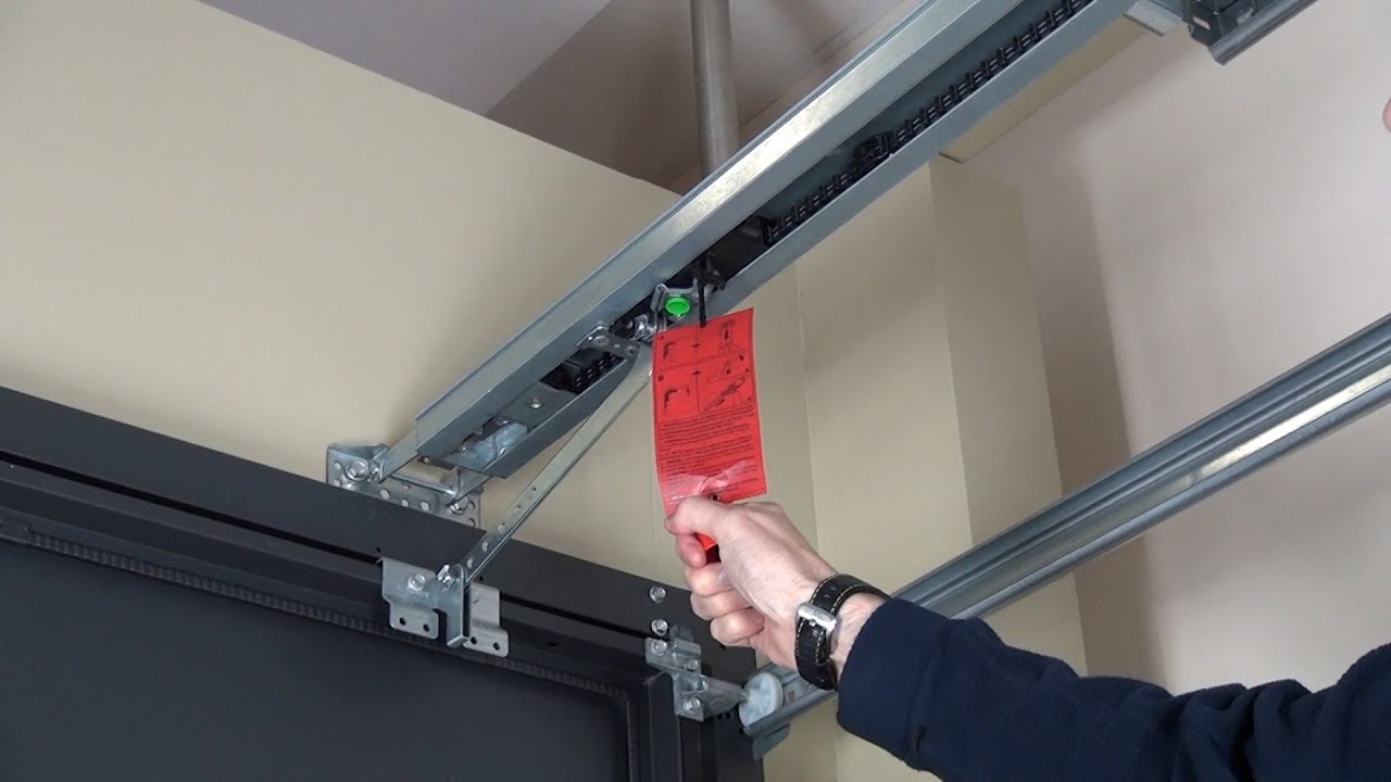 How to disconnect and reconnect a Garador retractable Up & Over garage door to the operator boom