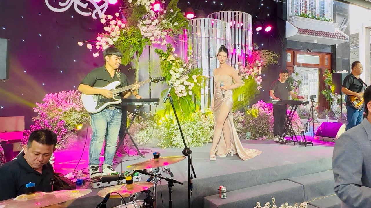 Mở Màn Với Ca Sĩ Xinh Đẹp cùng LGBand 0983914694