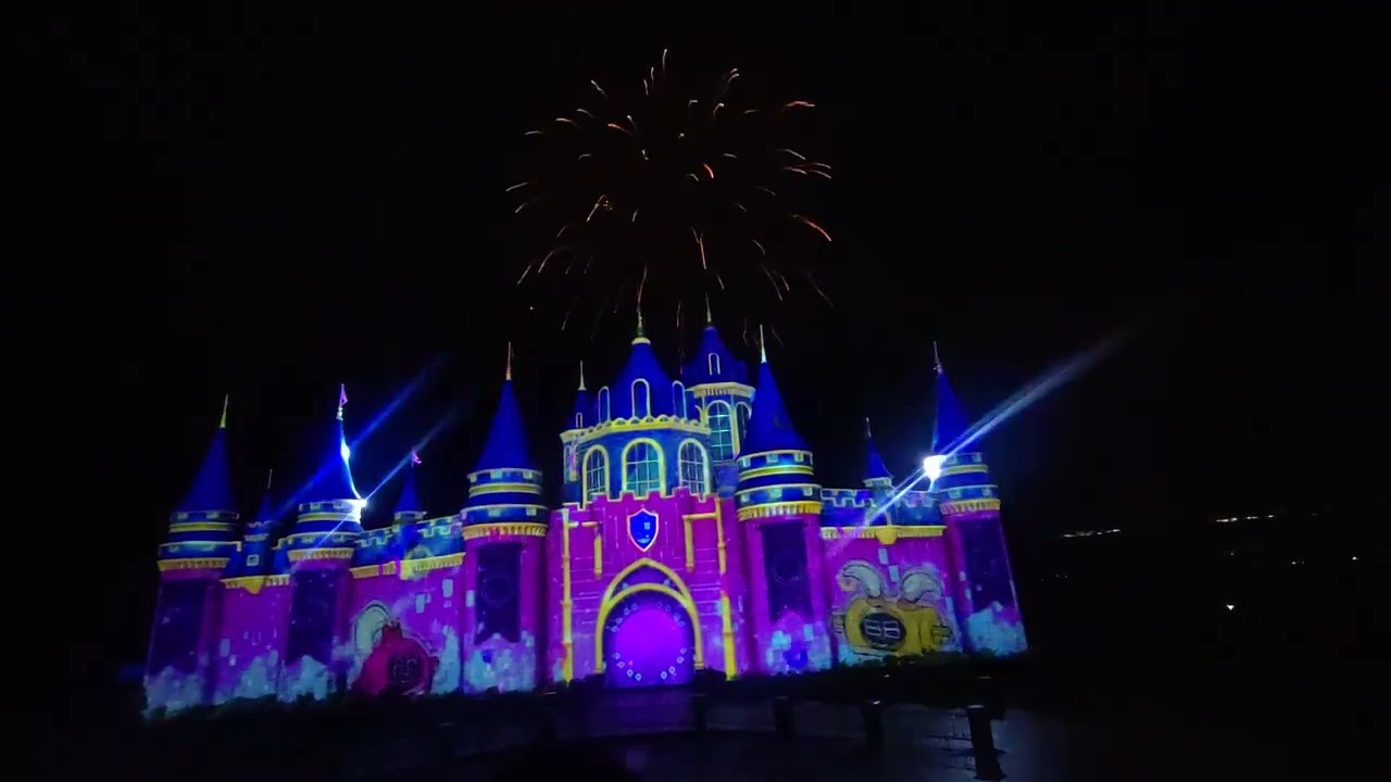 The Castle turn into Big Cinema Screen with Fireworks display is a 🔥 🏰🎆