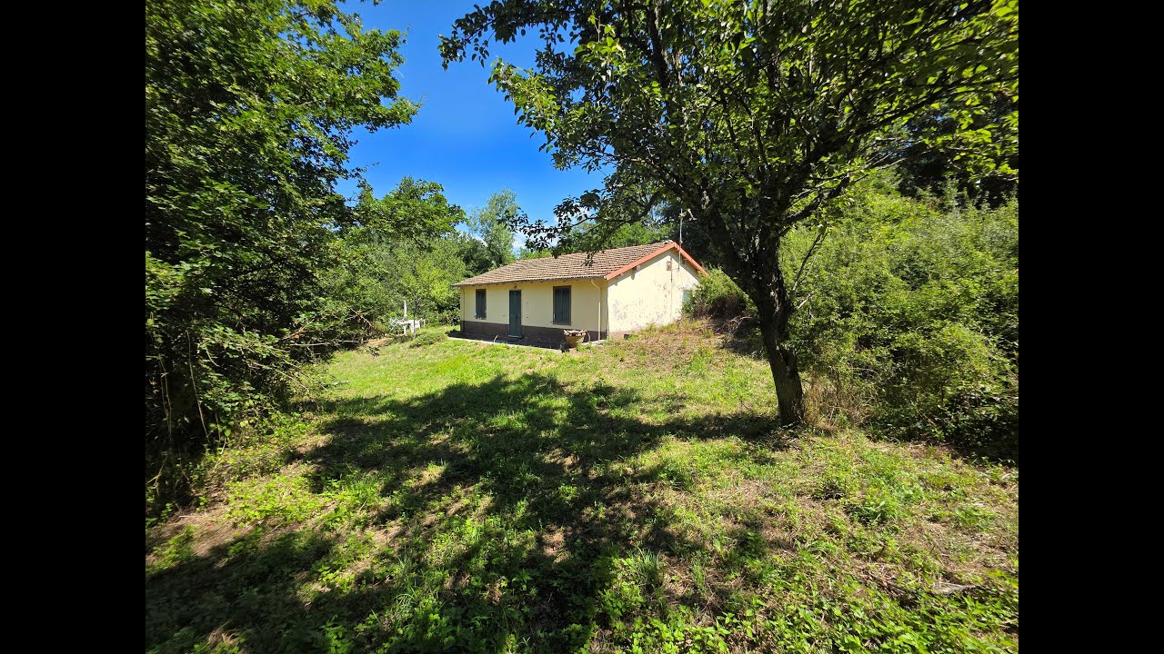 Un rifugio isolato nel verde della Garfagnana. Richiesta € 58.000