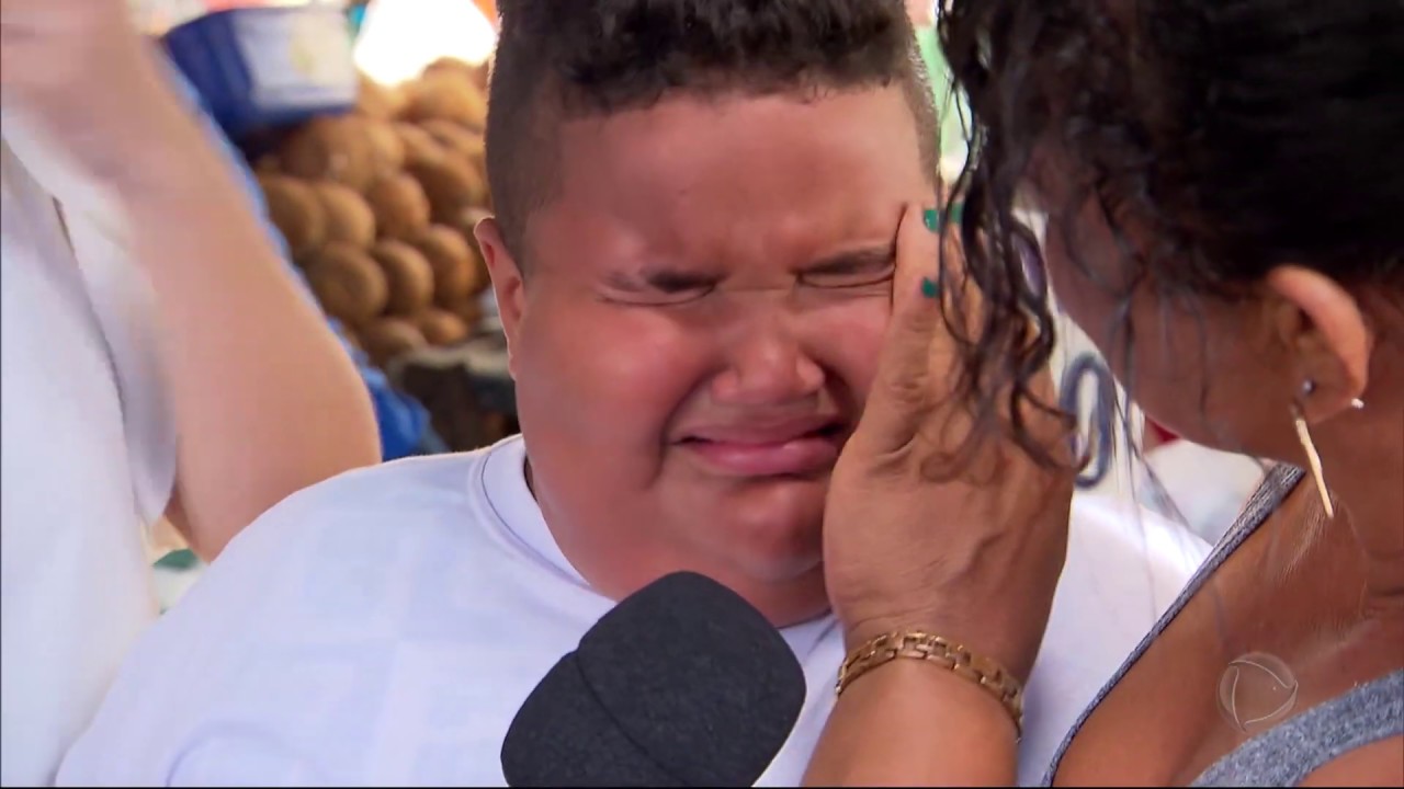 ‘Gordinho da Dança’ vence preconceito e ajuda a mãe