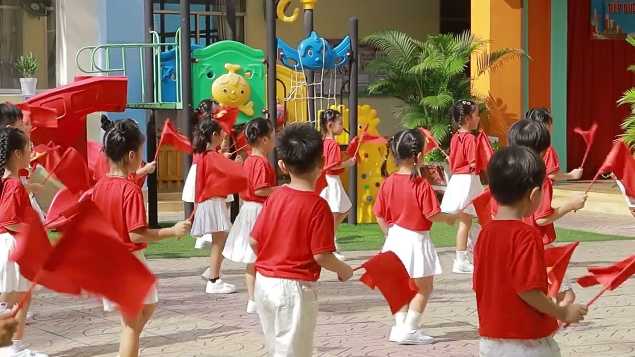 Bé Nấm - Huỳnh Nghi cùng Trường Mầm non Rạng Đông Quận 6 hưởng ứng mừng lễ 30/04