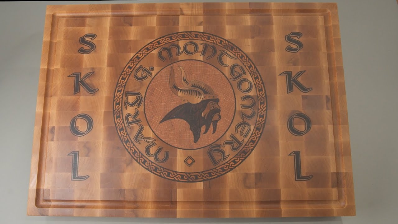 Торцевая разделочная доска с многочисленными инкрустациями. Skol Vikings!