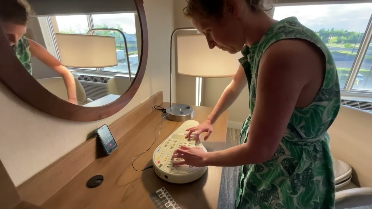 Jenny Omnichord plays the OM108 for the first time (June 11, 2024)
