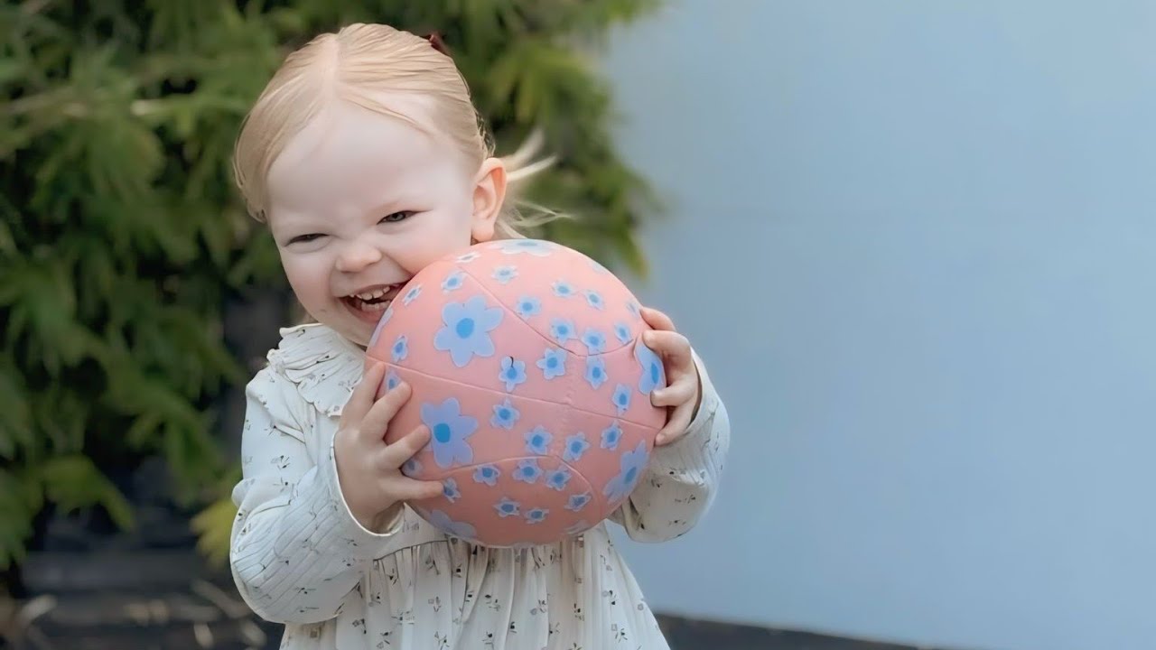 OHH MY SWEET ELLIE IS SO EXCITED FOR THIS GAME LOOK AT THIS SO CUTE 😊 😍