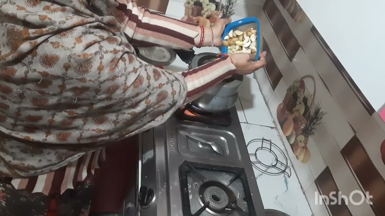 पालक आलू की टेस्टी और स्वादिष्ट सब्जी 😁aloo palak recipe l aloo palak ki sabji l Meera s kitchen 