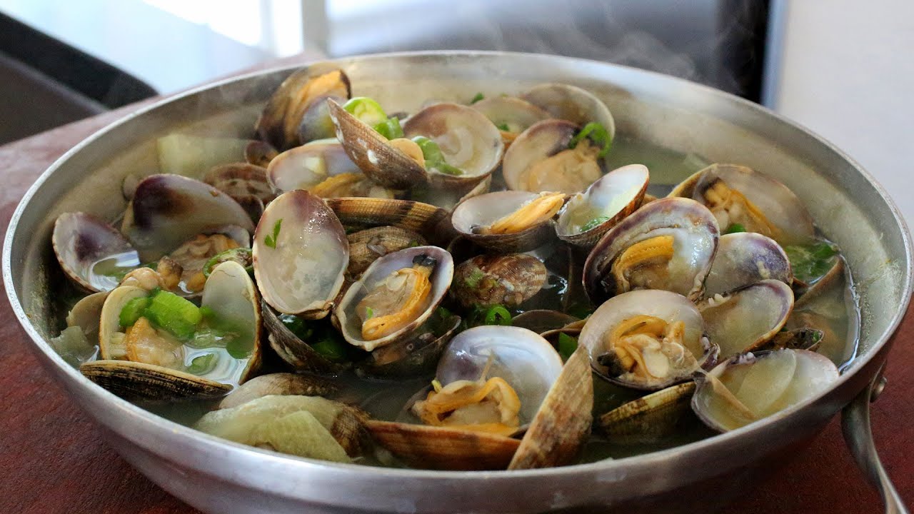 Clam Stew (Jogaetang: 조개탕)
