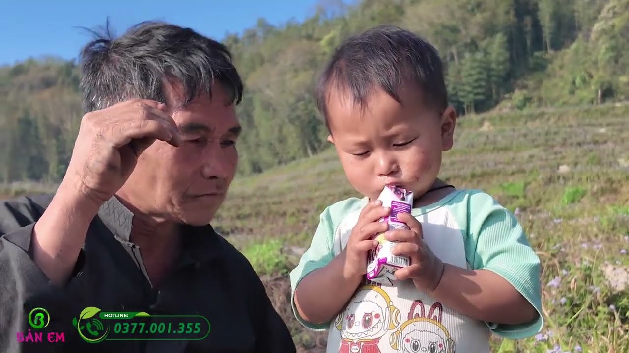 Em Khánh Bố Mất Sớm Mẹ Đi Lấy Chồng Mới Ở Với Ông Bà Nhận Lì Xì Từ Bác Tường Vi