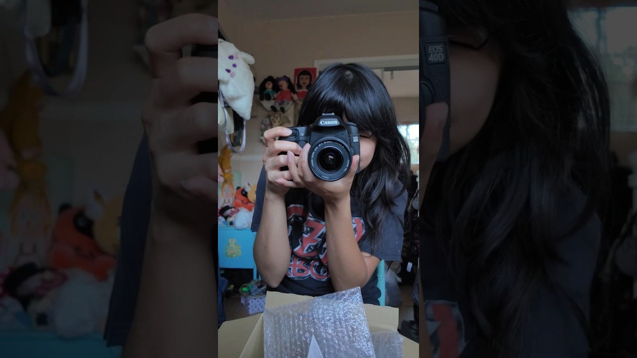 I bought a 2007 Canon EOS 40D with an 18-55mm lense!