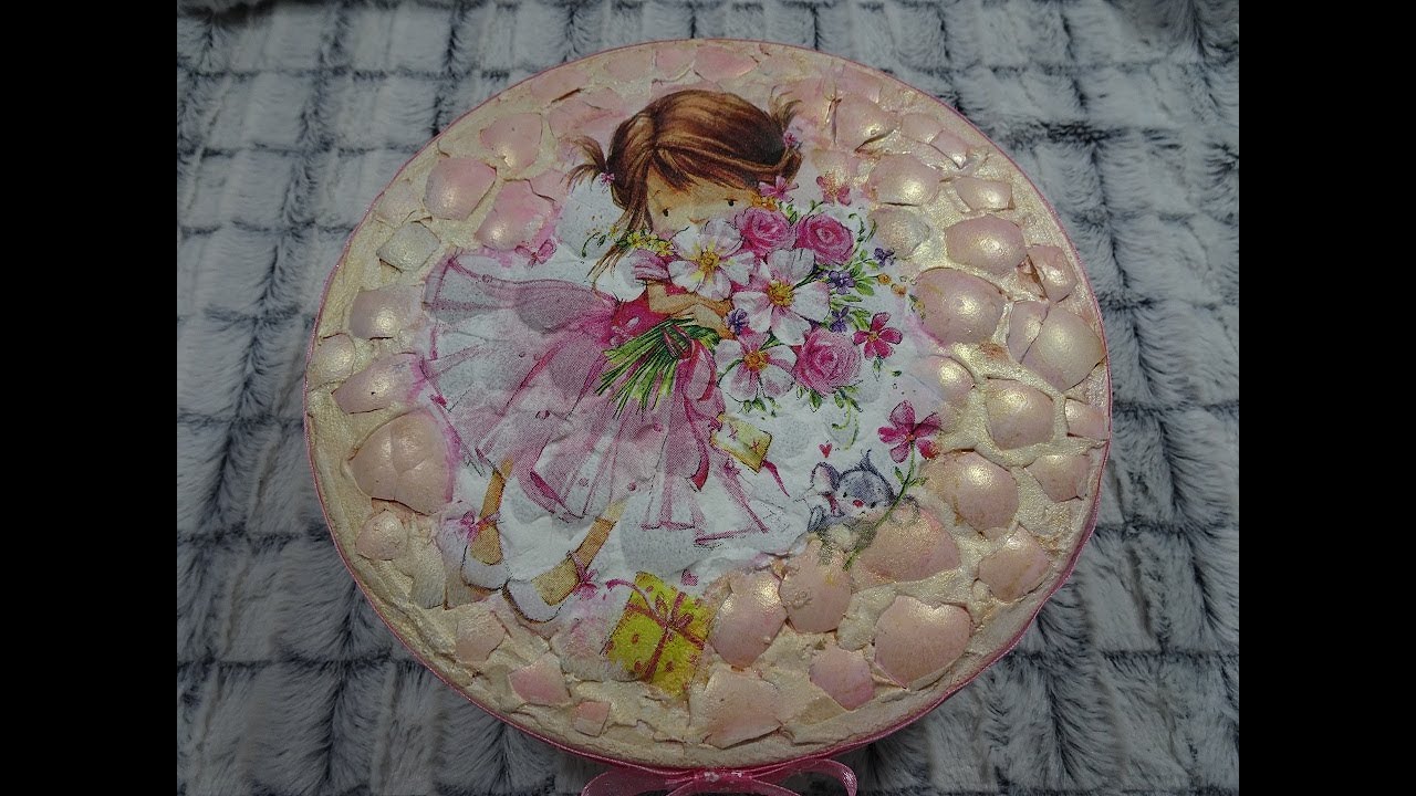 Reciclaje de lata de galleta, con decoupage y cascaron de huevo