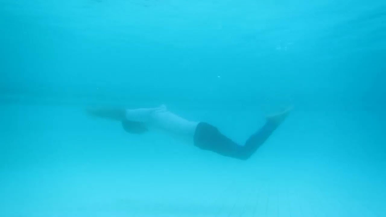 Belajar Renang Gaya Kupu kupu #1, Gerakan Kaki Dolphin Kick