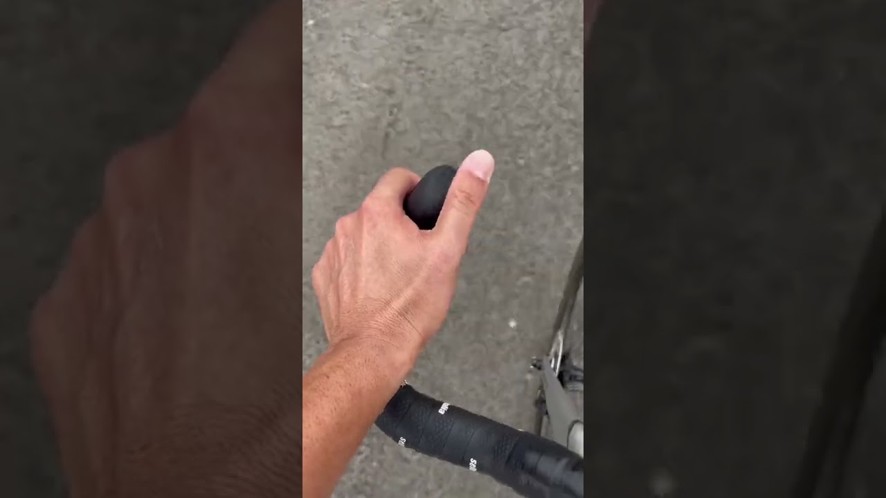 Pulsadores superiores de las manetas del Shimano electr&oacute;nico.