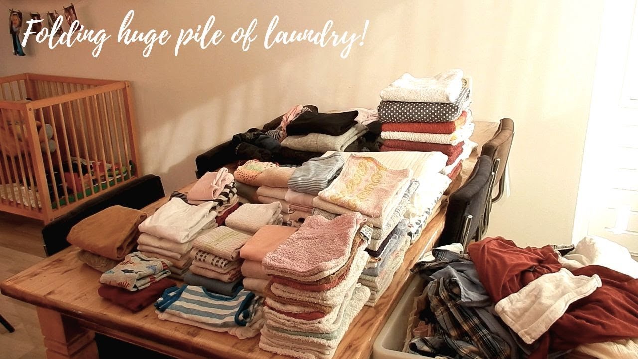 FOLDING HUGE LAUNDRY MOUNTAIN | VICINA LUCINDA